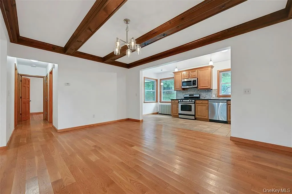 3 bed, 1375 sqft, $3,350 — Photo 1