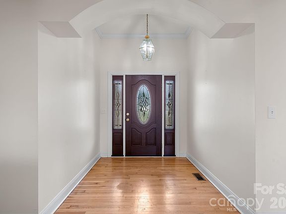 3rd image of 215 Browning Dr
