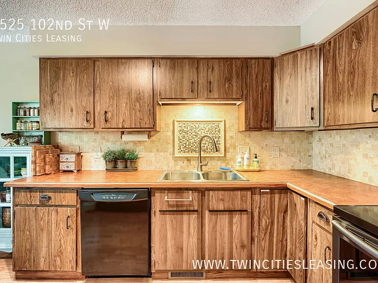 7525 W 102nd St — Photo 8