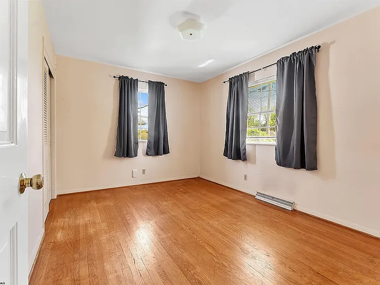 665 Killarney Dr — Photo 10