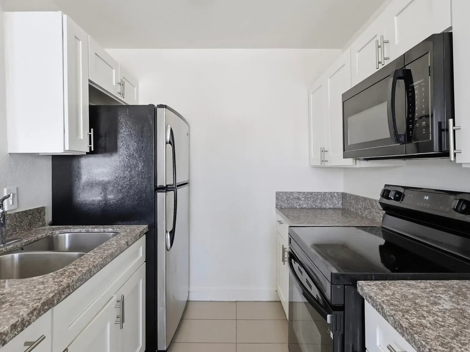 180 W New York Ave — Photo 1