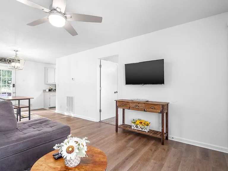 713 Princeton Cir — Photo 3