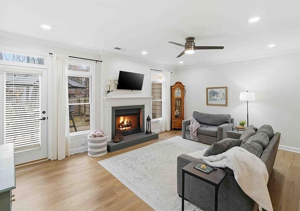 1st image of 137 Weatherburne Dr