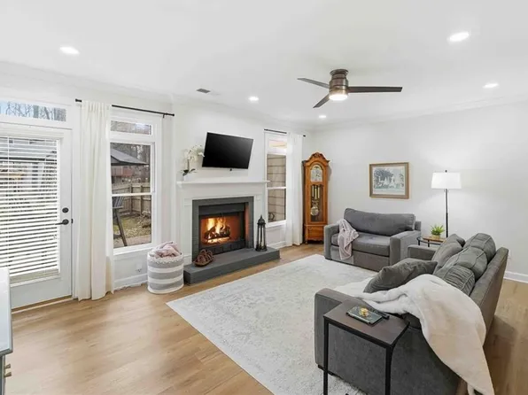 137 Weatherburne Dr, Roswell, GA 30076