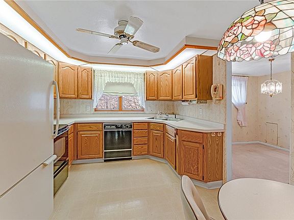 3rd image of 5142 Colewood Dr