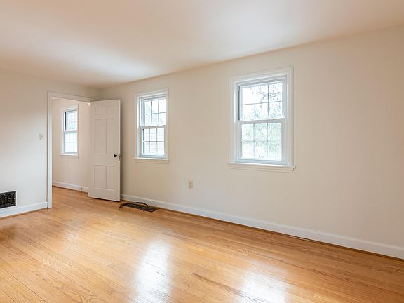 5th image of 611 Montgomery St #1