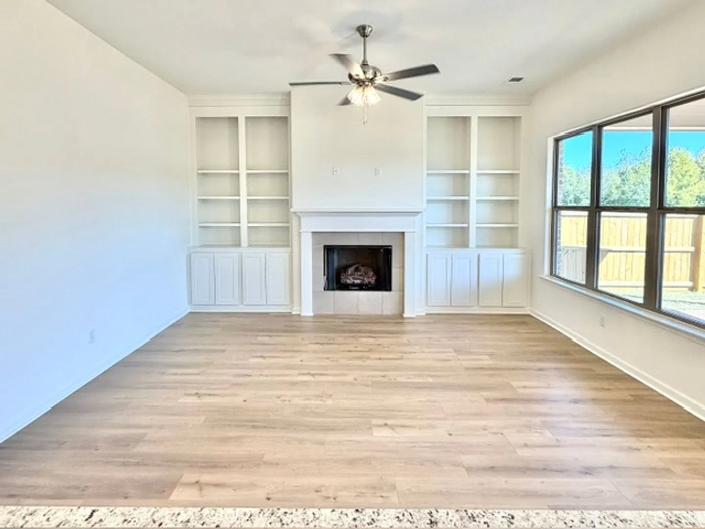 GreenWillowDr325 — Photo 3