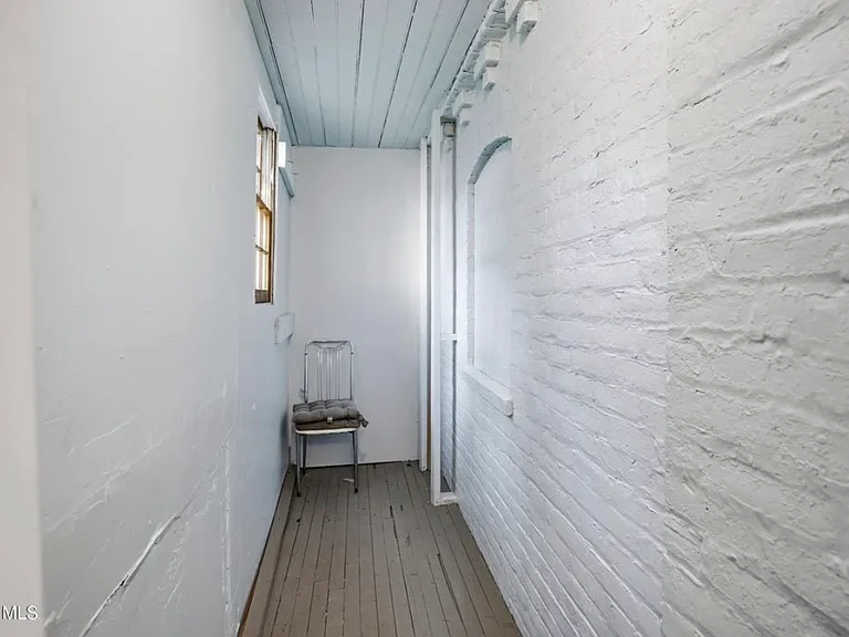 118 Robinson St #120 — Photo 5
