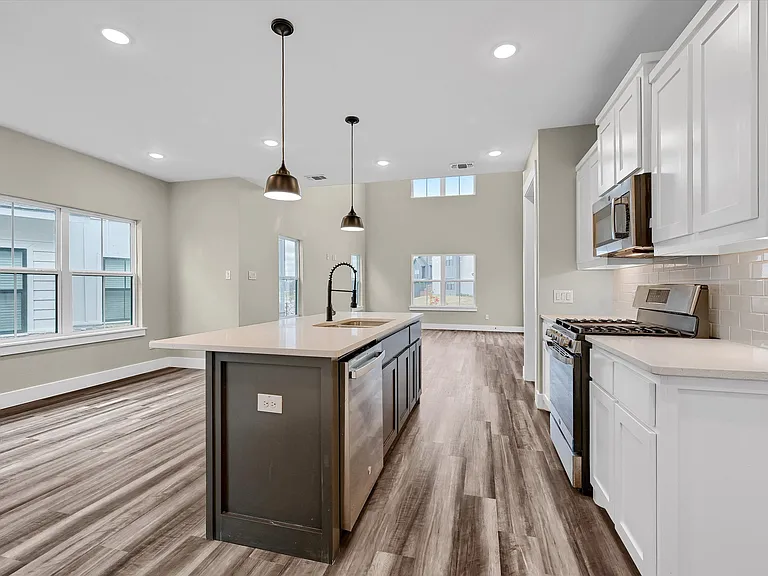 521 Saucer Dr — Photo 12