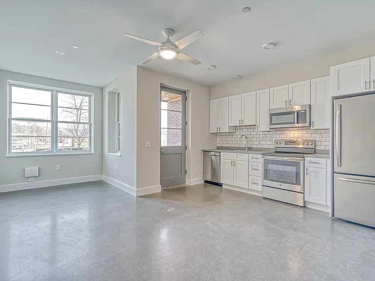 323 Taughannock Blvd — Photo 36