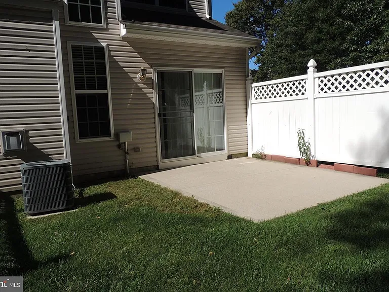 121 Chancellor Dr — Photo 4