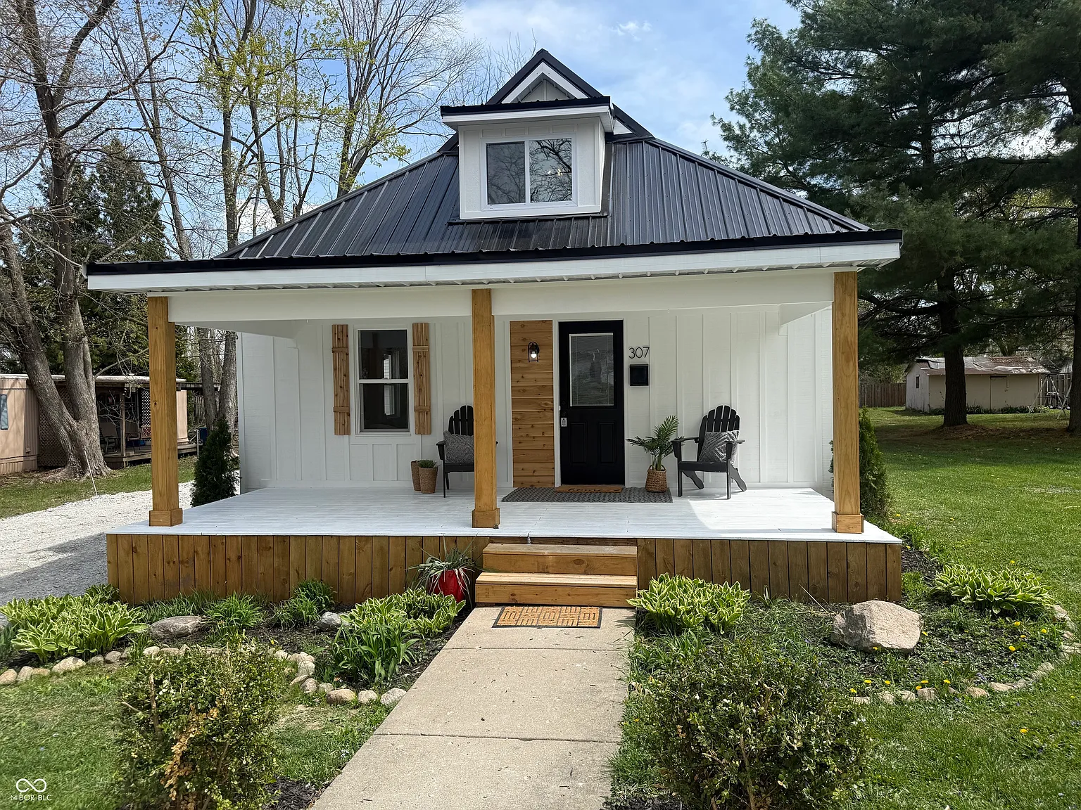 307 N Blake St photo 1