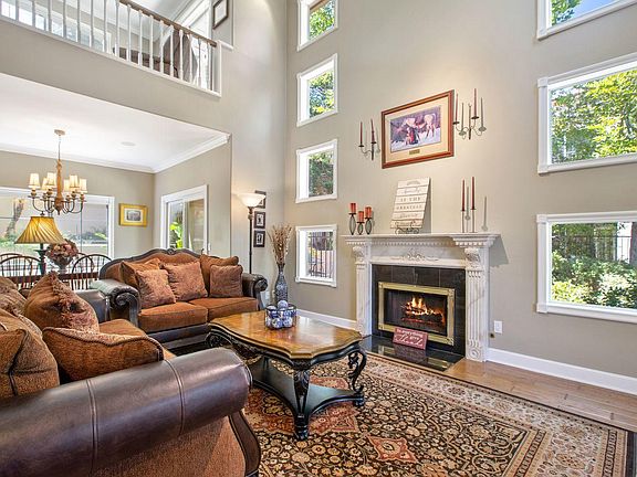 3rd image of 1044 Larry Ct