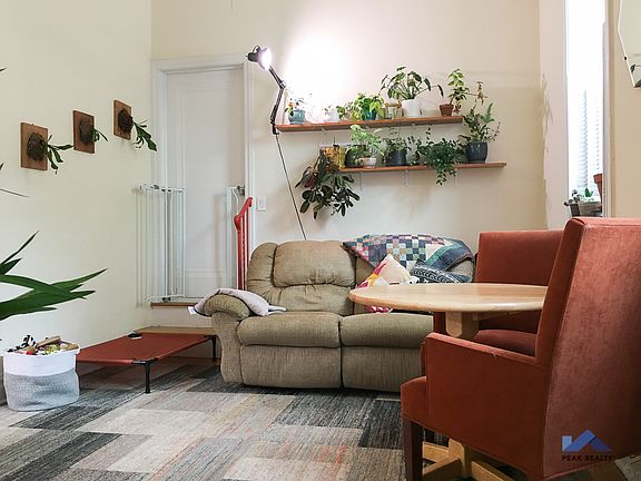 4th image of 301 W Eugenie St #1019135