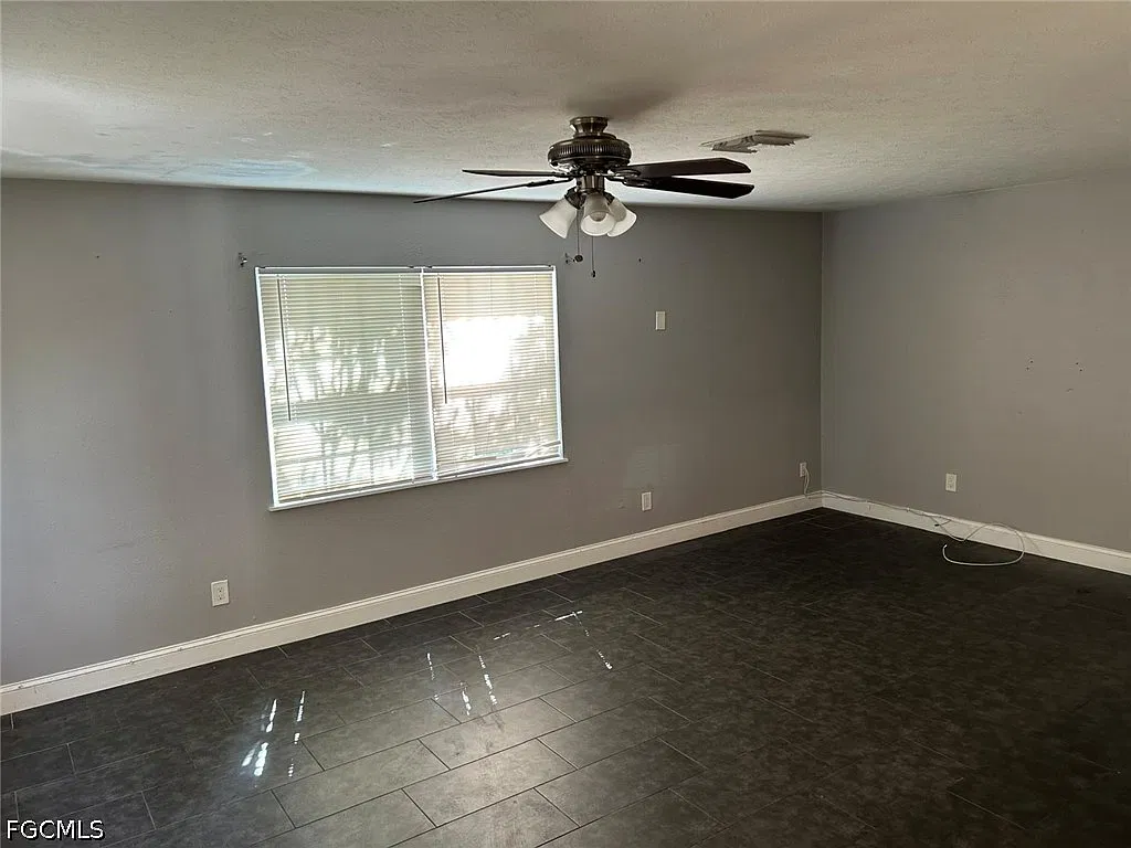 2 bed, 1.0 bath, 920 sqft, $1,600 — Photo 3