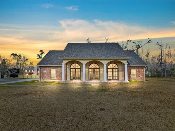 972 Vatican Dr, Lake Charles, LA 70611