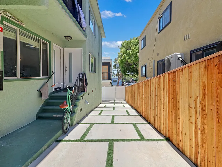 644 Pier Ave #2 — Photo 2