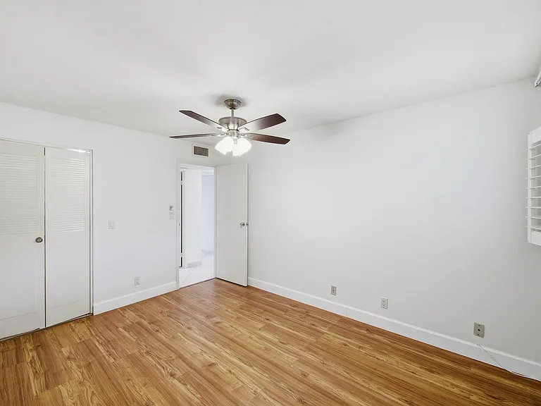 28 Seville Dr #B — Photo 27