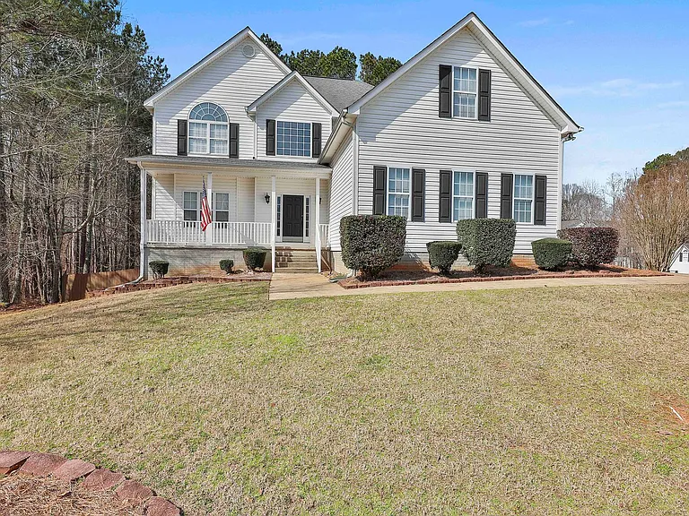 105 Edgemoore Ln — Photo 4