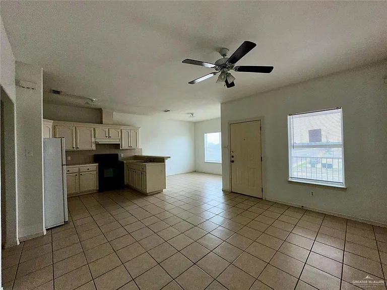 3200 Hill Crest Dr — Photo 13