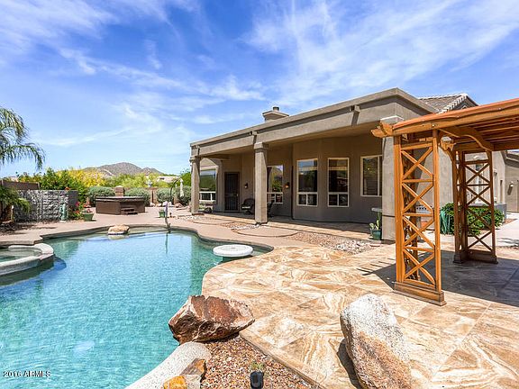 2nd image of 2722 N Adair Cir