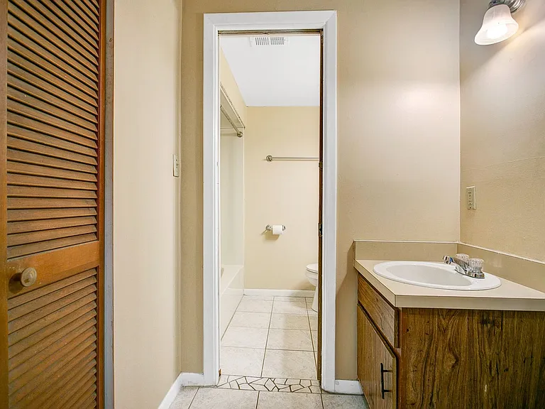 611 Olympic Dr #B-4 — Photo 10