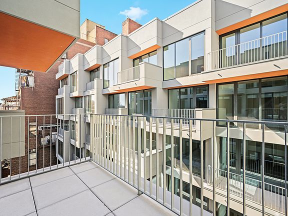4th image of 265 Lorimer St #865