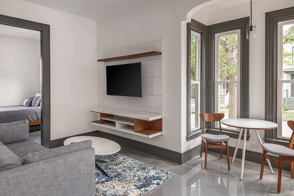 1 bed, $2,300 — Photo 2