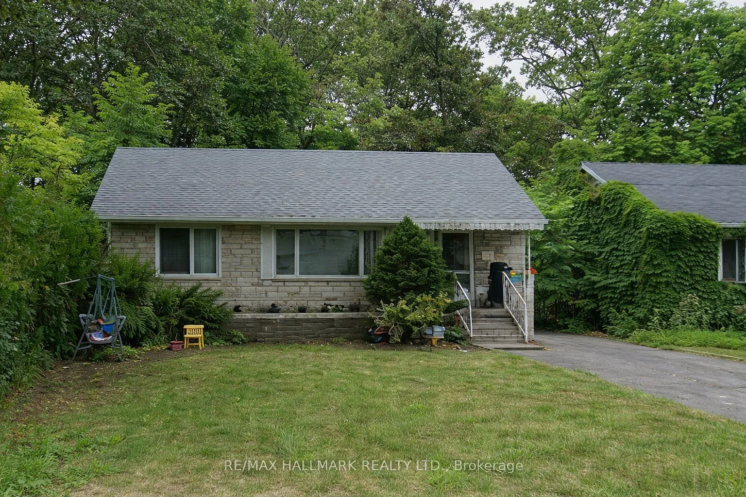 22 Grandview Ave photo 1