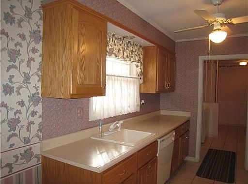3rd image of 502 Widener Ln
