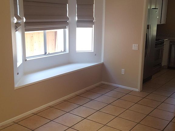 eat-in dining area with bay window seat