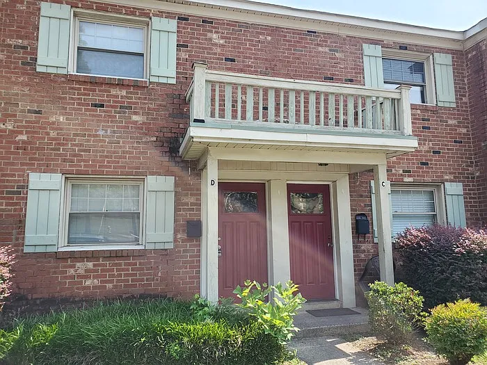 2 bed, 1.5 bath, 900 sqft, $1,525 — Photo 1