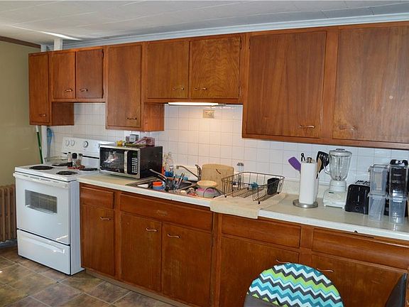 5th image of 246 Oliver St