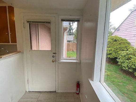 5th image of 702 N 117th St