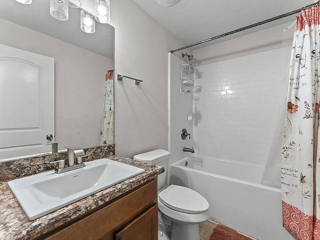 4 bed, 2255 sqft, $2,500 — Photo 2