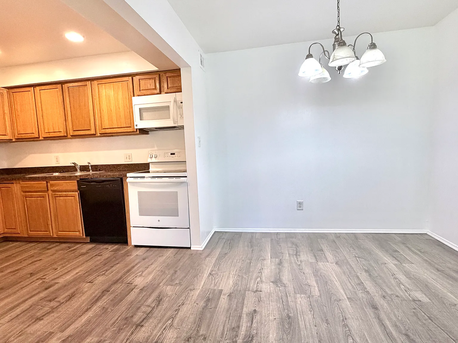 3 bed, 1350 sqft, $1,575 — Photo 4