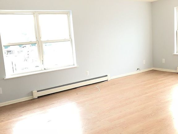 3rd image of 318 Beach 66th St APT 4