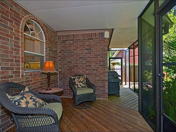4th image of 46 Carriage Pines Ct