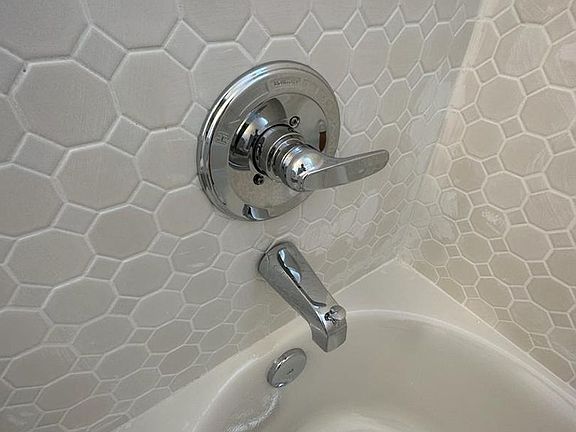 5th image of 1545 NW 8th Ave APT 201