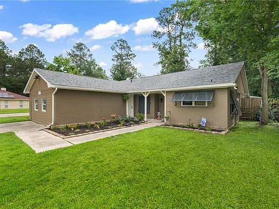4th image of 224 E Queens Dr