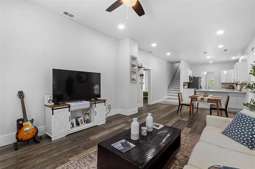 4 bed, 2.5 bath, 1856 sqft, $2,500 — Photo 4