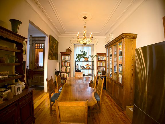 4th image of 529 Manhattan Ave
