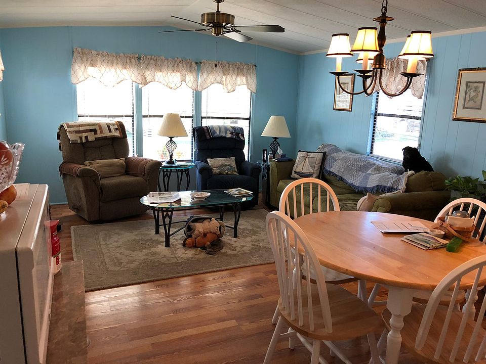 Front livingroom / diningroom
