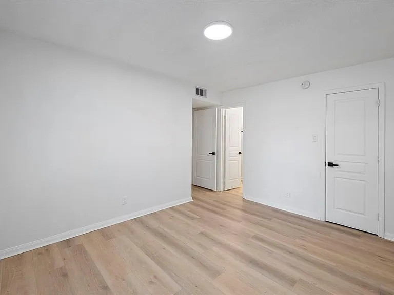700 Lyle West Ave #A — Photo 8
