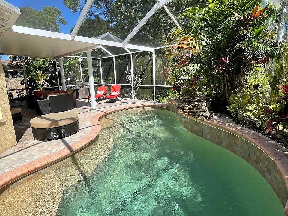 Sal Water pool with no neighbors behind.