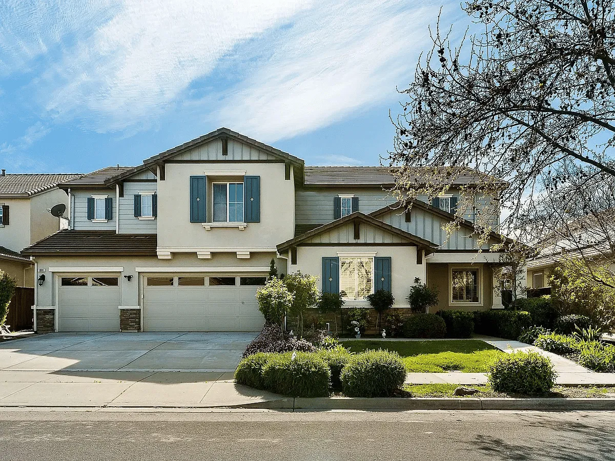 1081 Clear Lake Drive — Photo 1