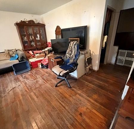 3rd image of 18 Birch St