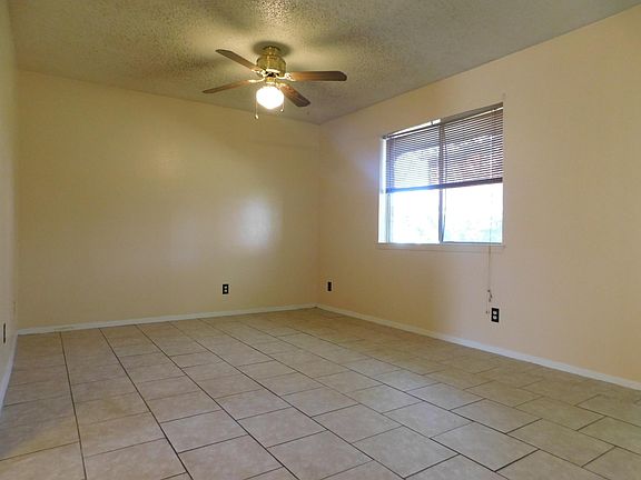 3rd image of 2107 Hinkle Ave APT B