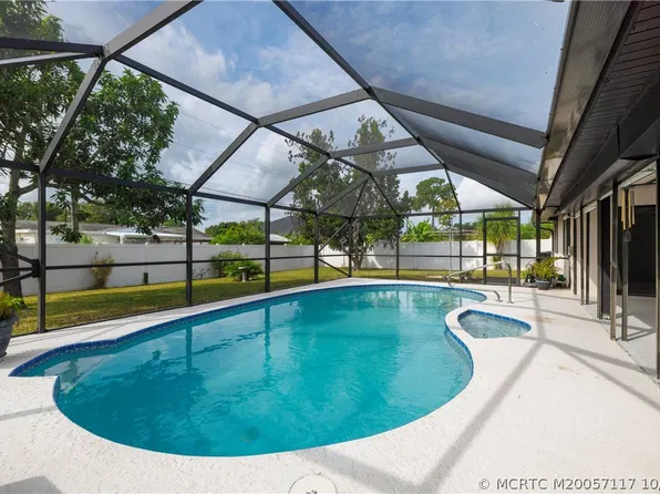 160 SE Duxbury Ave, Port Saint Lucie, FL 34983
