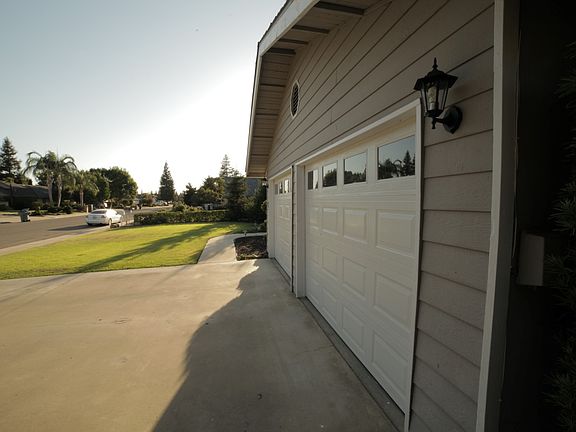 4th image of 2710 E Feemster Ave